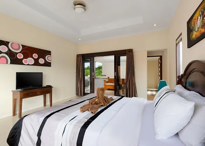 Coconuts Villa Balangan Beach